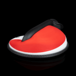 Piedra de curling roja y negra sobre fondo negro