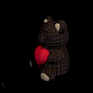 Osito de peluche marrón con corazón rojo