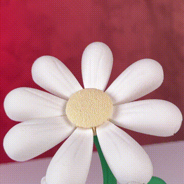 Flor sonriente moviendo los pétalos animadamente